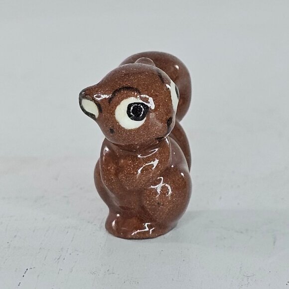 Hagen Renaker Early Baby Squirrel Brown Miniature Figurine Ceramic Sitting Up - Picture 2 of 8